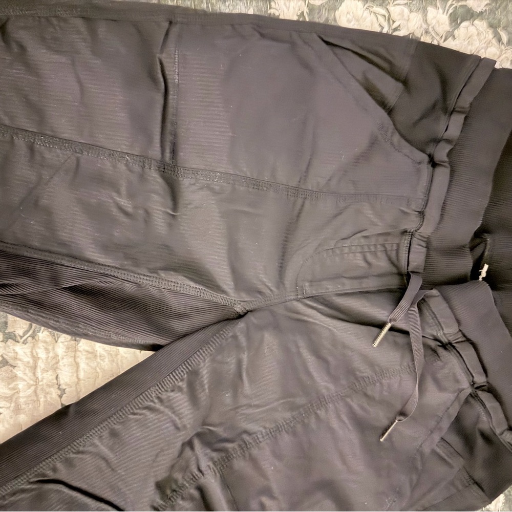 lululemon athletica Black Cropped Ankle Sweatpants